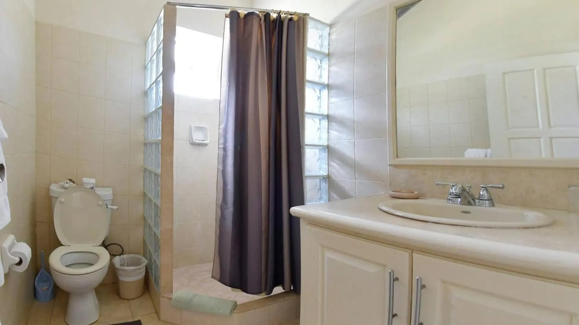 Providence Apt 2-Bedroom 1 クライストチャーチ アパート